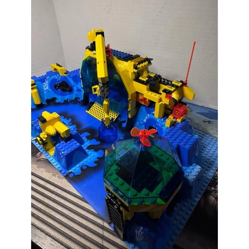 LEGO Aquazone Neptune Discovery Lab 6195 - Incomplete Missing Parts No Box/Manua